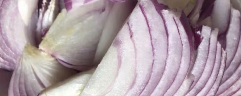 生吃洋蔥有什么好處 生吃洋蔥減肥嗎 1