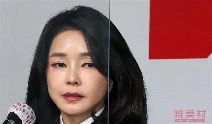 韓國現任總統夫人照片 曝出整容賄賂學歷造假 2