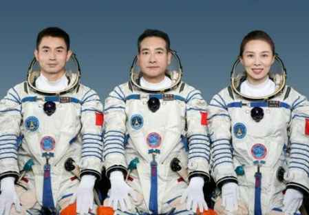 神舟十三號三位宇航員名字年齡 1