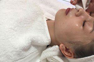 眼角魚尾紋怎么處理 如何消除眼角魚尾紋
