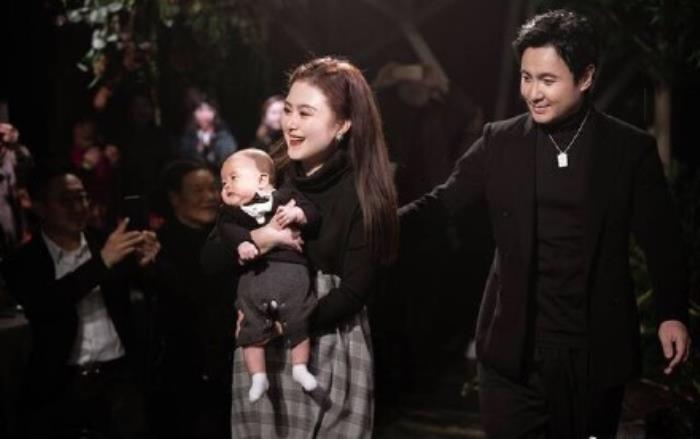 沈騰老婆王琦個人資料照片 沈騰是非常疼愛妻子的 1