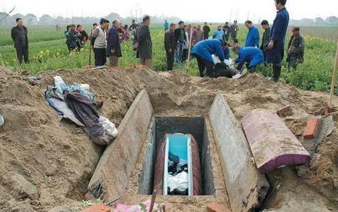 人死后土葬好還是火葬好 土葬和火葬哪個能轉世 1