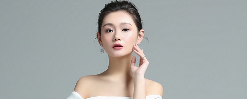 穿一字肩內(nèi)衣小技巧 穿一字肩怎么穿內(nèi)衣 1