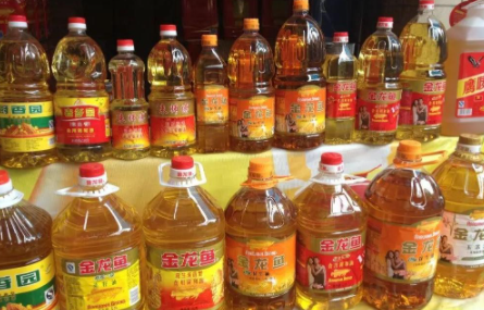 大豆油炒菜好吃么 炒菜用植物油還是動物油 1