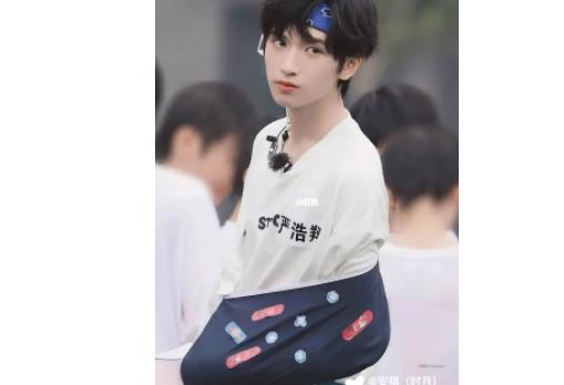 嚴浩翔家里有錢嗎?嚴浩翔家里是做什么的 3