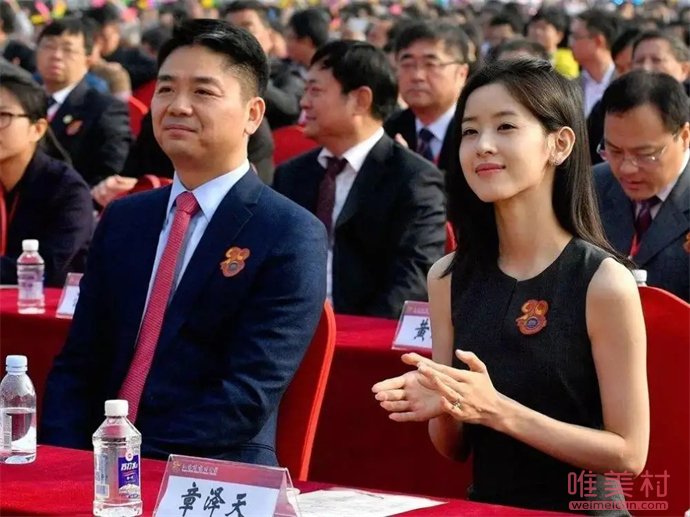 劉強東還有個兒子嗎 章澤天與繼子關系融洽 2