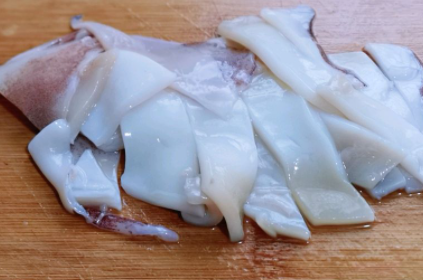 魷魚怎么剝皮快 魷魚怎樣去皮最快 2