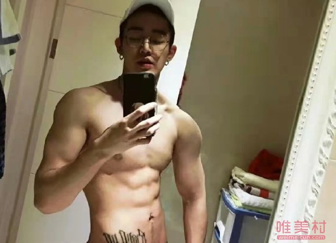鄧為早期肌肉照曝光 喜歡秀自己身材的人 1