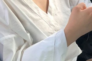 白色衣服上弄上紅酒了怎么辦 怎么洗掉