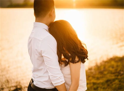 婆婆不會(huì)做人的表現(xiàn) 總是背后說(shuō)別人壞話(huà) 2