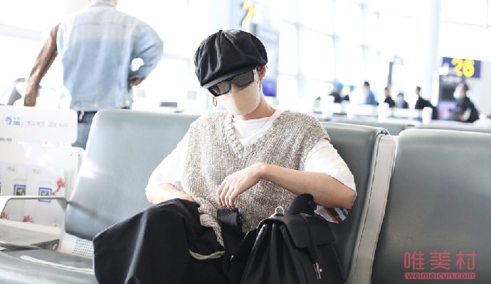 檀健次戴墨鏡現身機場 私服造型被贊帥氣 2