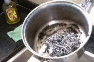 鍋底燒糊的黑垢是怎么形成的 怎么去除