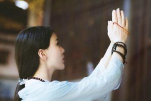 女子禮佛的正確姿勢 女人禮佛注意事項禁忌顏色