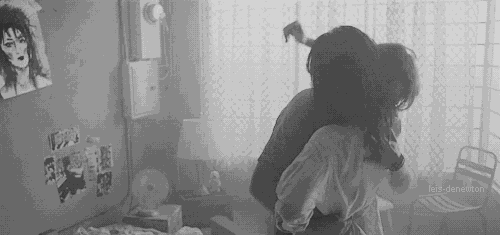 一個男人不愛你的表現有哪些 他不愿意與你太親近 2