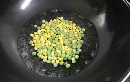 炒青豆要用水先煮嗎 青豆焯水時需放鹽嗎 3