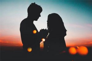 男人對你心動的眼神 心中有愛無法控制