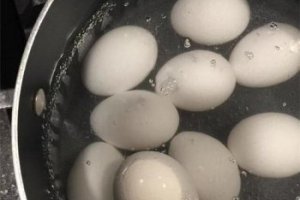 冷水下鍋煮雞蛋煮幾分鐘最好 大火加熱8分鐘