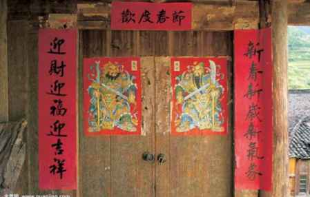 門神對(duì)聯(lián)可以貼在一個(gè)大門 貼春聯(lián)和門神的習(xí)俗由來(lái) 3