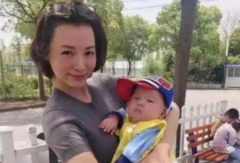 董卿為什么被央視解雇了是真的嗎 3