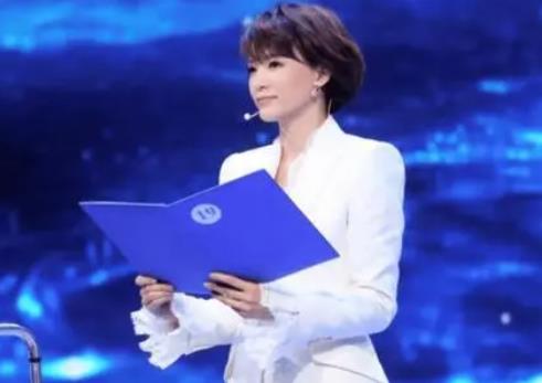 董卿為什么被央視解雇了是真的嗎 2