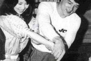 成龍多大了真實(shí)年齡