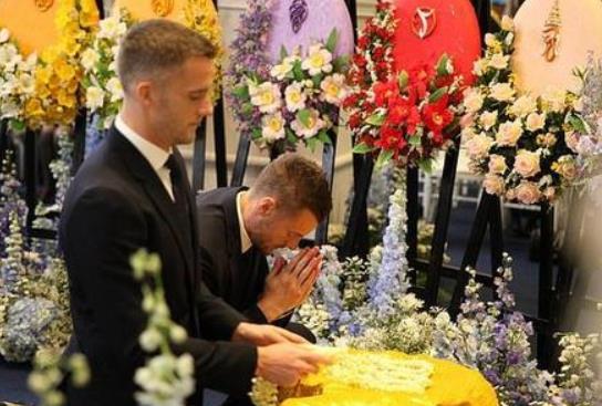 通知前來參加葬禮消息怎樣發 葬禮隨份子多少錢 2