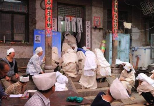 通知前來參加葬禮消息怎樣發 葬禮隨份子多少錢 3