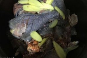 烏雞燉什么湯下奶 烏雞湯怎么燉下奶快